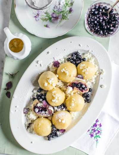 Čučoriedkové guľky z odpaľovaného cesta